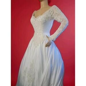 Ginza Collection Dress  Size 10 Wedding Victorian Style White With Train NWT #W7